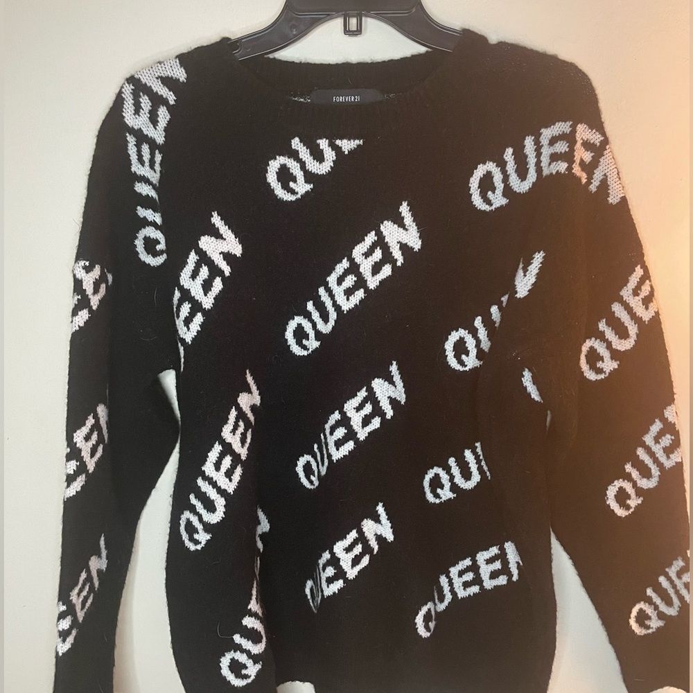 - 👑 Queen 👑 Sweater